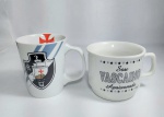 Lote de 2 Lindas e Conservadas Canecas de Porcelana Representando - Club de Regatas Vasco da Gama -  Sendo uma licenciada. ALLMiX. Sem uso. Medida maior: 10 cm de altura x 12 cm x 10 cm de diâmetro. Conforme fotos.