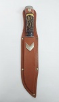 Antiga e Conservada Faca - TRAMONTINA - CROMO MOLIBDENIO - Cabo em Resina finalizada em Alumínio - Acompanha Bainha -  Medida total com Bainha: 36 cm x 7 cm x 4,5 cm.  Medida da Lâmina: 21 cm de comprimento. Conforme fotos.
