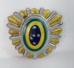 Conservado Distintivo de Quepe do Exército Brasileiro. Metal com esmalte. Medida: 7 cm x 7 cm x 2 cm. Conforme fotos.