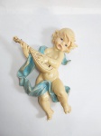 Belíssimo e Grande Adorno de Parede em Resina Plástica Italiana - PVC - Representando - Anjo Tocando Instrumento Musical - Medida: 26 cm x 19 cm x 7 cm. Conforme fotos.