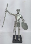 Linda Escultura em Alumínio Maciço Fundido Representando - DOM QUIXOTE - Base em granito. Medida total: 38 cm de altura x 22 cm x 9,5 cm de base. Conforme fotos.