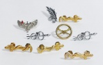 Lote de 9 Insígnias Militares Diversas em Metal Dourado e Prateado. Medida: 3,5 cm. Conforme fotos.