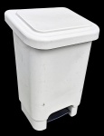 JSN - Cesto de lixo em polipropileno com pedal - 40L - 57x37x32cm - Sem uso.