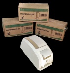 JSN - Conjunto com 3 Dispensers Elite em plástico ABS com reservatório para sabonete cremoso - 24x11x11 cm - na embalagem original - sem uso - embalagem com desgastes do tempo.