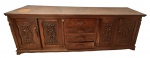 Antigo buffet em madeira envernizada com acabamentos torneados e puxadores em metal - 76x217x58 cm - necessitando retocar o verniz, em especial do tempo que contém algumas manchas e refazer acabamento lateral do tampo conforme foto extra.
