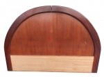 Cabeceira de cama de viúva em madeira envernizada - 107x154x05 cm - com fenda na parte superior.