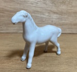 Pequena estatueta Cavalo em Porcelana-7x9cm.