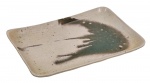 Petisqueira em cerâmica pintada a mão - 03x29x20 cm - com pequena lasca na borda da base.(M.C.)