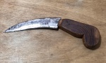 Punhal com cabo em madeira - 03x23x04 cm - lâmina com desgastes do uso e ponto de ferrugem.