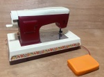 BRINQUEDO - Antiga mini Máquina de Costura - 18x30x16cm -não testado.