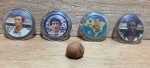Botões anos 1960/1970 - Jairzinho, Vavá, Oliveira e Nildo - acompanha bolinha antiga.