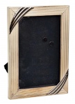 Porta retrato em metal com banho de prata e vidro -17x12 cm e 13,5x8,5 cm a foto - necessitando retocar o banho. (12) (C.A.)