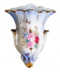 Pequena floreira em porcelana com douração - 15x12x05 cm.