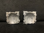 02 Interessante e místico suporte para incenso em material aparente ao mármore porém não identificado medem aprox: 4x4cm, pode ser usado como decoração em geral uma das peças possui uma trinca que não interfere na beleza da peça.