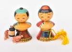 Par de tradicionais  bonequinhos japoneses -  Kokeshi. +- 6 cm cada