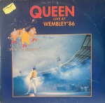 Lp Queen - Live At Wembley 86 / capa com desgastes / disco com marcas superficiais e chiados