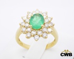 Anel Design Deslumbrante Ouro Amarelo 18K com Esmeralda de 1,0 Cts e 84 Pontos de Diamantes, Lapidaç