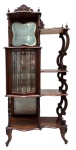 BRASIL 1900 - Vitrine para bibelôs em madeira nobre acastanhada contendo seis níveis, colunas tornea