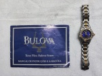 Relógio Bulova resistente a água com manual de instruções prateado com detalhes dourados