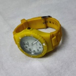 Relógio Champion Quartz amarelo com pulseira trocável, não testado