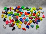 Lote com mais de 60 miniaturas de bonecos goggles