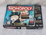 Jogo de tabuleiro Monopoly Ultimate com a máquina automática