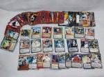 Lote com aproximadamente 80 cartinhas do Naruto de modelos diferentes