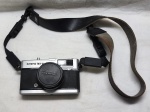 Câmera fotográfica Olympus Trip 35 com alça