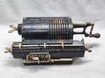Antiga máquina de calcular mecânica, modelo Brunsviga-Midget Nº26928, total em metal, med. 28cm
