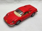 Miniatura de carrinho Ferrari Dino 246GT da Maisto Shell, escala 1:36