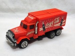 Miniatura de carrinho Caminhão da Coca Cola de 2001 de fricção da Pushun, med. aproximadamente 13,5cm