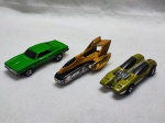 Três miniaturas de carrinhos da Hot Wheels, med. aproximadamente entre 6 e 9cm