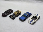 Quatro miniaturas de carrinhos da Hot Wheels, med. aproximadamente entre 6 e 9cm