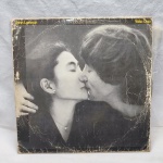Disco de vinil John Lennon e Yoko Ono Double Fantasy em bom estado de conservação