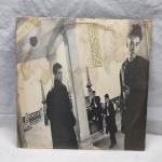 Disco de vinil Heróis da Resistência com encarte, item em bom estado de conservação