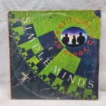 Disco de vinil Simple Minds Street Fighting Years com encarte, item em bom estado de conservação