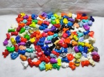 Lote com mais de 50 miniaturas de goggles colecionaveis