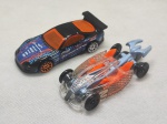 Duas miniaturas de carrinhos da Hot Wheels, med. aproximadamente entre 6 e 9cm