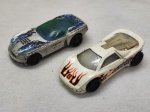 Duas miniaturas de carrinhos da Hot Wheels, med. aproximadamente entre 6 e 9cm