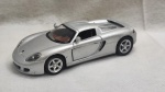 Miniatura de carrinho Kinsmart Porsche Carrera GT, escala 1:36