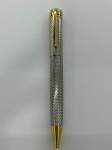 Caneta Esferográfica Montblanc, Prateada bem trabalhada e com detalhes em dourado, sem verificação de autenticidade, no estado das fotos