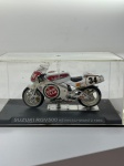 Miniatura Moto Suzuki RGV500 - Kevin Schwantz (1993)  , com tampa em acrílico, no estado das fotos