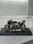 Miniatura Moto Honda NSR500 - Wayne Gardner (1987) , com tampa em acrílico, no estado das fotos
