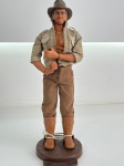 Boneco Indiana Jones articulado em base de plastico G.I.JOE, 30cm com chapéu (medição somente do boneco), no estado das fotos