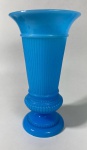 OPALINA- Vaso  em opalina Baccarat azul celeste, epoca Napoleao III, cerca de 1860, com fio de cabelo na base, veja foto.  Medidas: 35 cm de altura x 19 cm de bocal