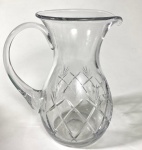 Jarra em cristal francês lapidada a mão. Medidas: 20 cm de altura