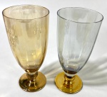 Dois cálices para chopp em cristal fruta cor azul e âmbar. Medidas: 17,5 cm