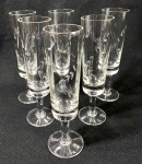 Seis cálices para champagne lapidados á mão. Medidas: 18 cm