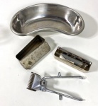 COLECIONISMO- Quatro antigas peças hospitalares acompanha antiga injeção em vidro. Medida do maior 4 x 25 x 12 cm