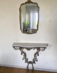 Console e espelho em bronze, tampo em mármore. Medidas: Console 75 cm de altura x 25 cm de largura e 92 cm de comprimento. Espelho  75 x 47 cm  ATENÇÃO RETIRADA EM PETRÓPOLIS.